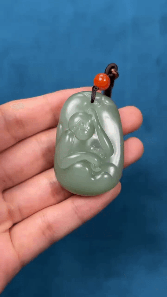 9125 和田玉鴨蛋青靈猴獻壽