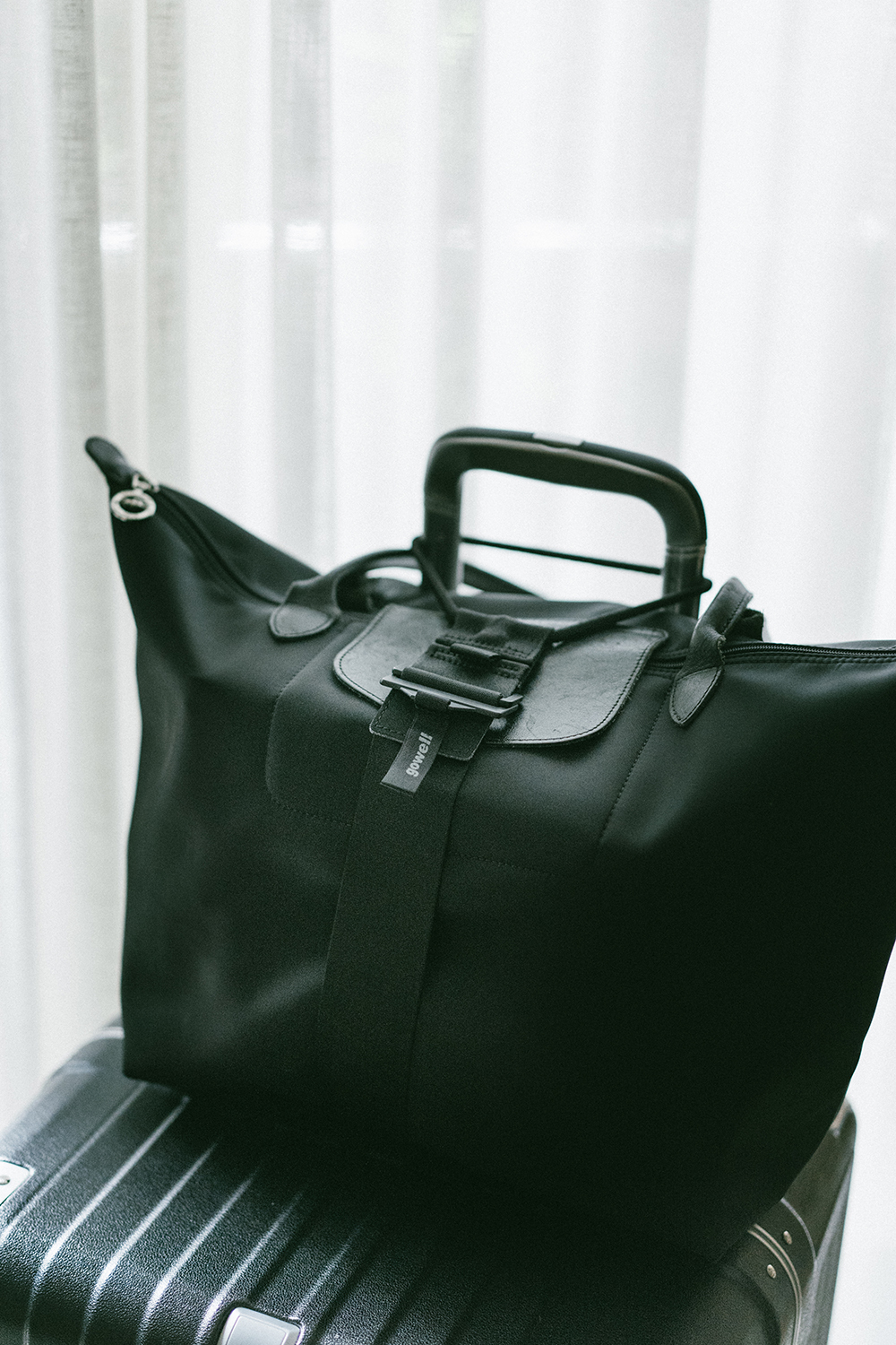 旅行必備好好買！ 超穩固單手可調鬆緊手提行李束袋