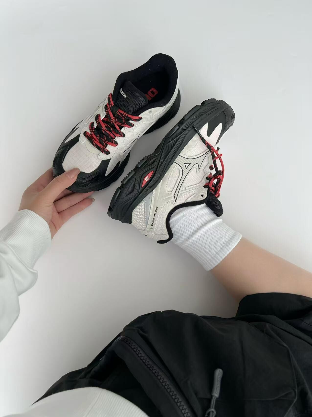 Mizuno 美津濃 Racer S 米灰色  黑色 防潑水 機能風 戶外風 復古 慢跑鞋 D1GH263503/預購