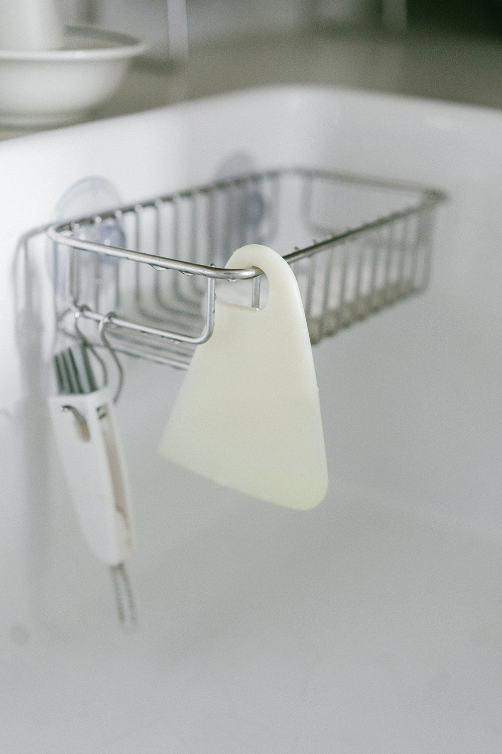 洗碗機必備！輕鬆刮除醬料與殘渣的梯形刮刀