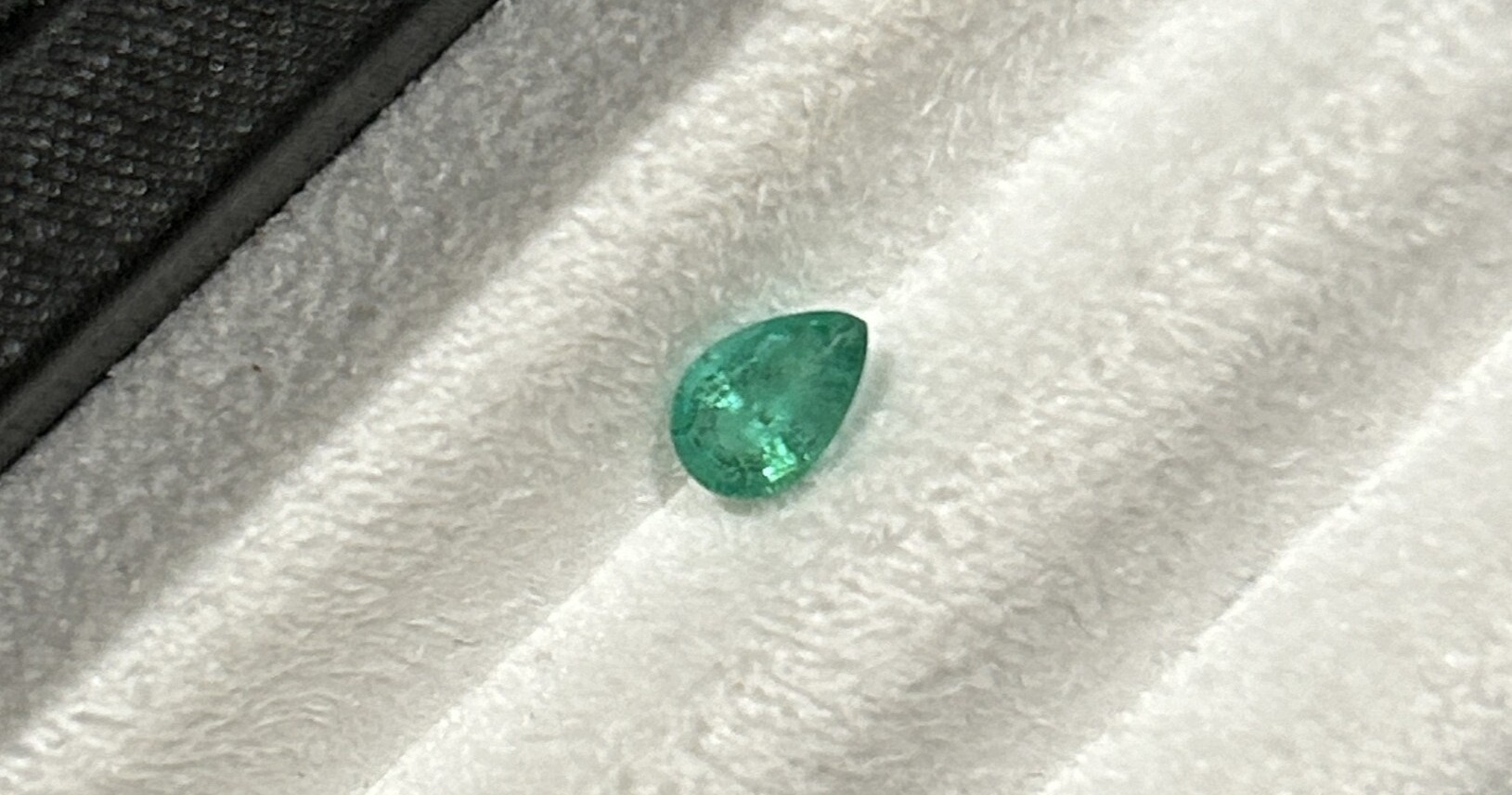 0.43ct pear mixed-cut natural emerald.