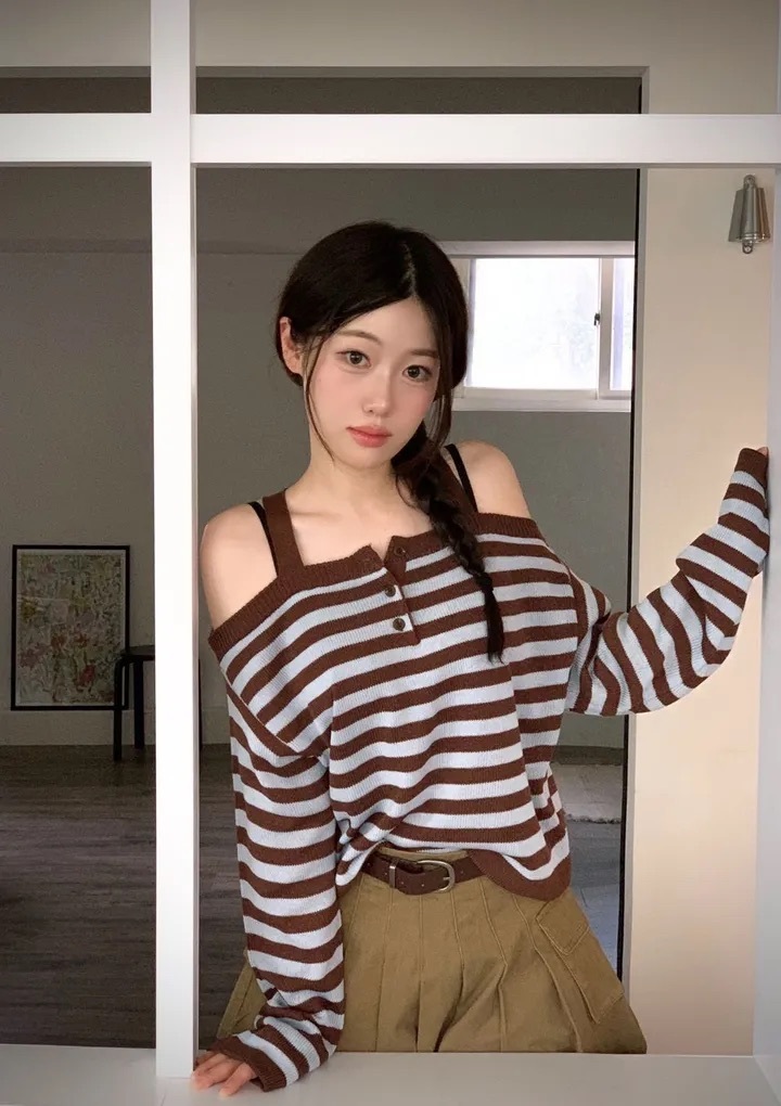 【優惠價預訂】韓國吊帶露肩間條針織上衣（4色）