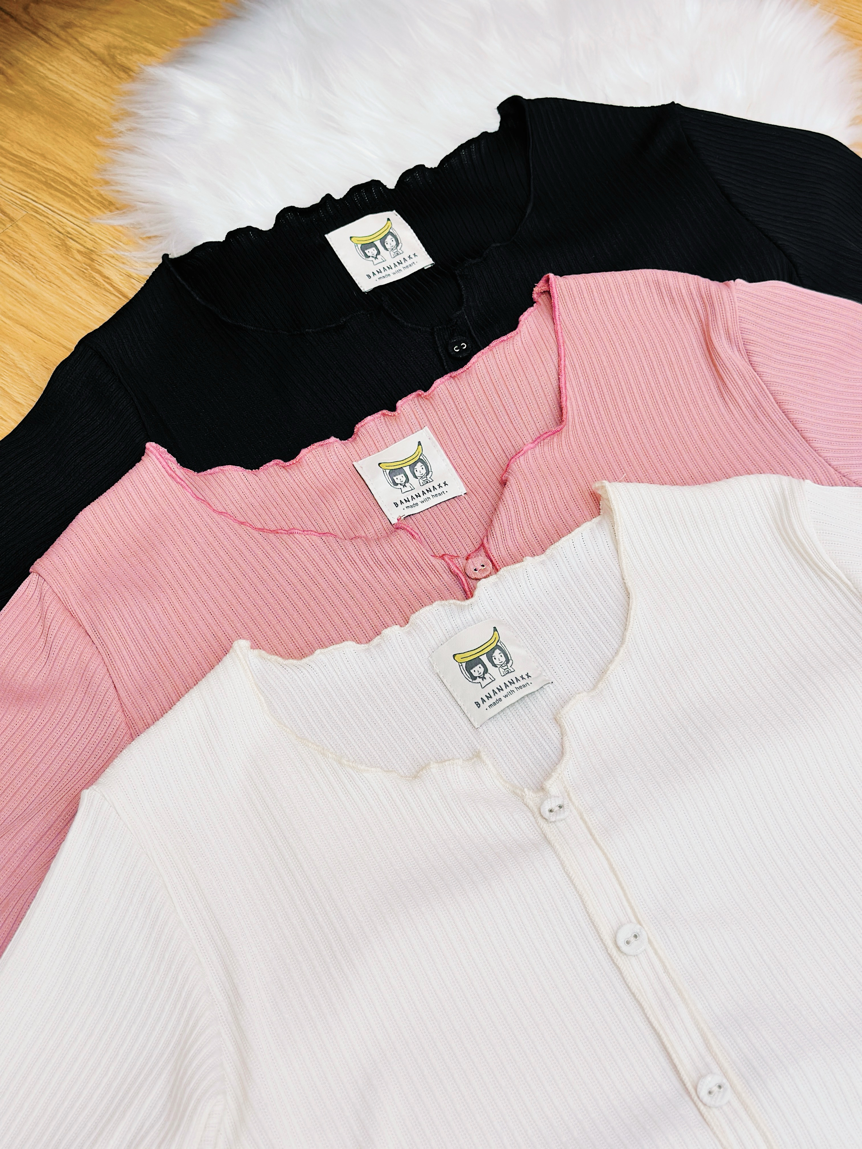 三色 / 小V領排鈕短袖上衣 / V-Neck Button Front Short Sleeve Top