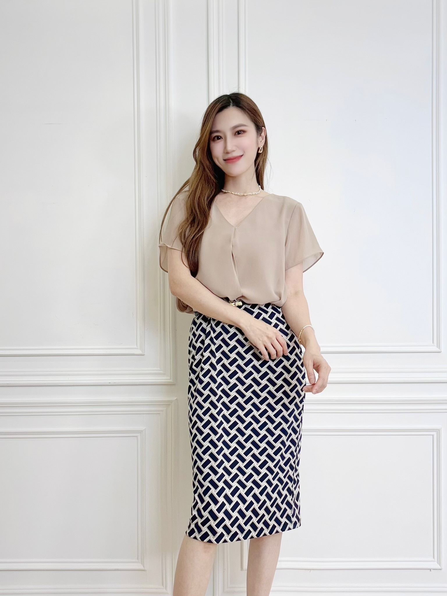 透膚短袖前開衩上衣