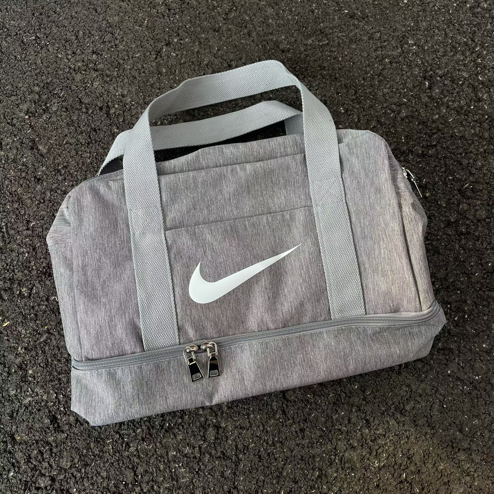 #預購 NIKE 日常 休閒 防潑水 乾溼分離 健身包 手提包 肩背包 灰色