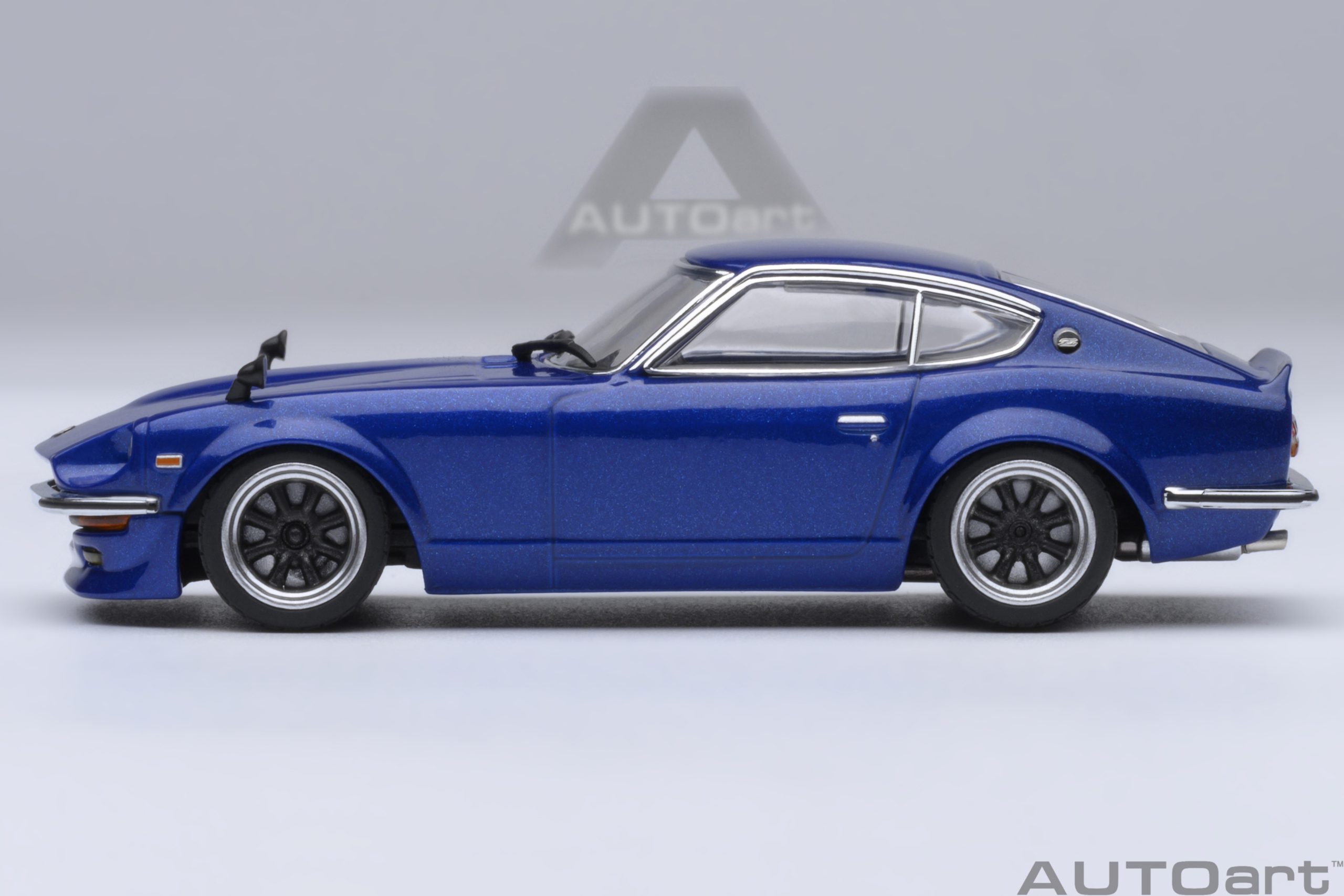 預訂:1/64 AUTOART Nissan Fairlady Z (S30) Wangan Midnight “Akuma no Z” (Comic #1) (A20685)