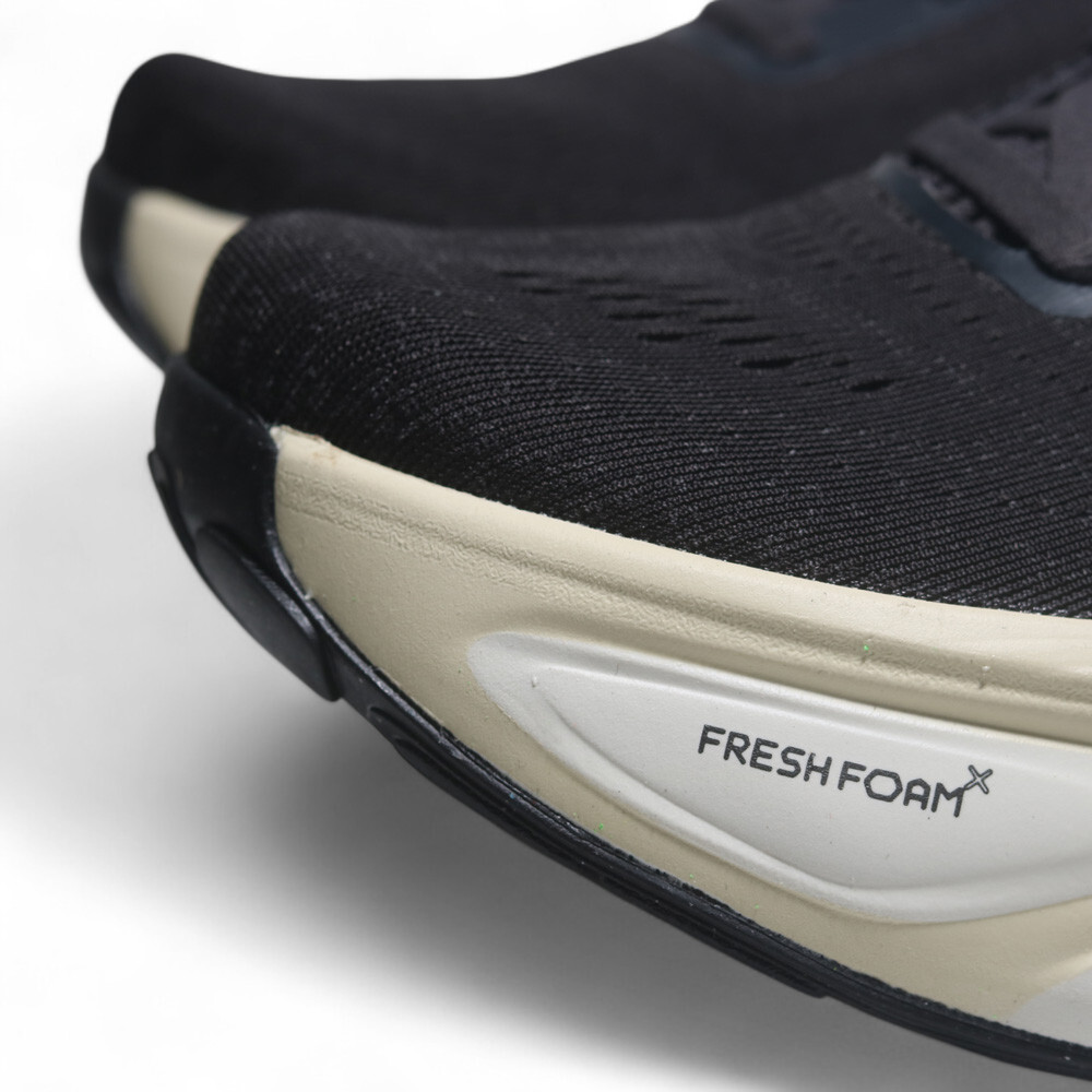 NEW BALANCE 慢跑鞋 FRESH FOAM X MORE V5 黑白 2E寬楦 男 MMORCD5