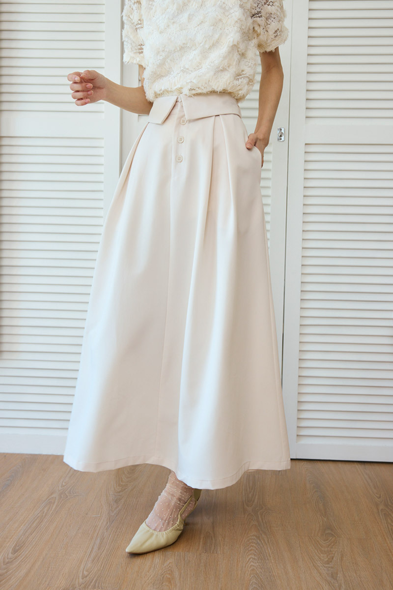 排釦壓褶柔軟長裙