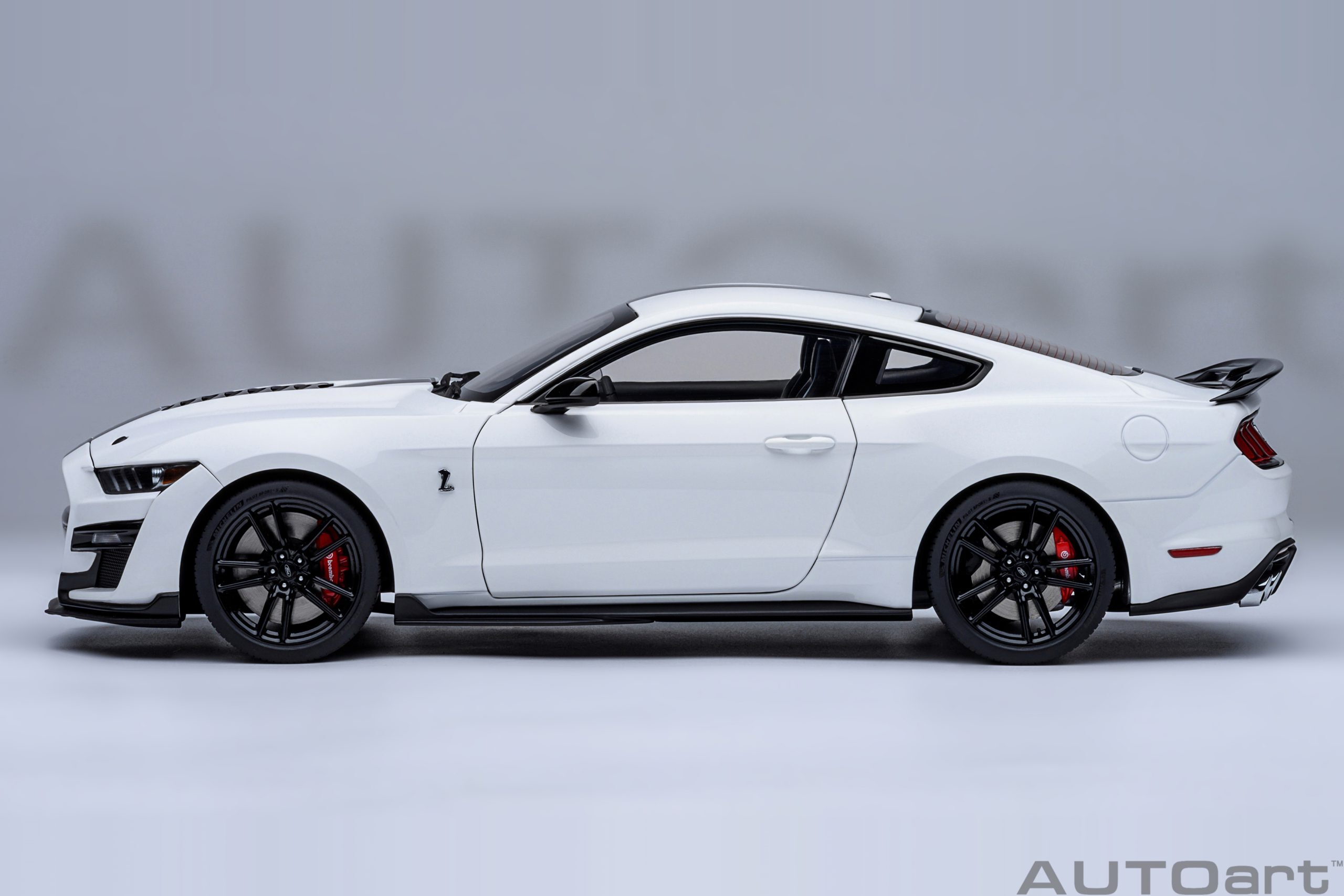 預訂 (訂金$300) (預訂價$1584):1/18 AUTOART Ford Mustang Shelby GT500 (Oxford White)  (73095)