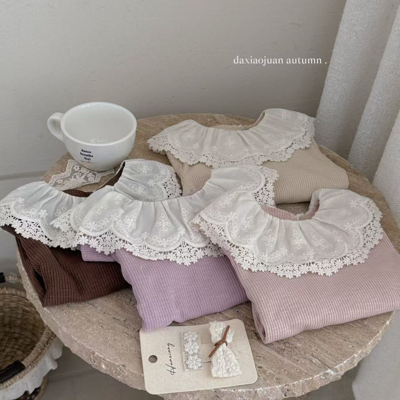 四色小白花領上衣