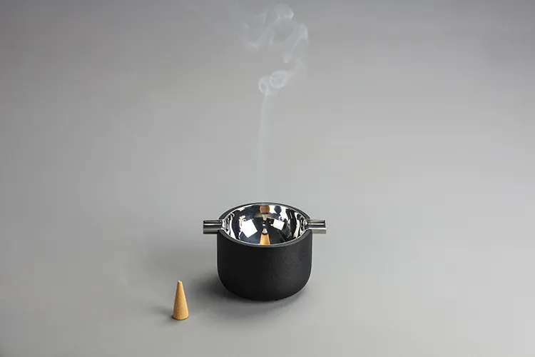 no.30-好轉-菸灰缸,除了作為煙灰缸也可以當成薰香座來使用。