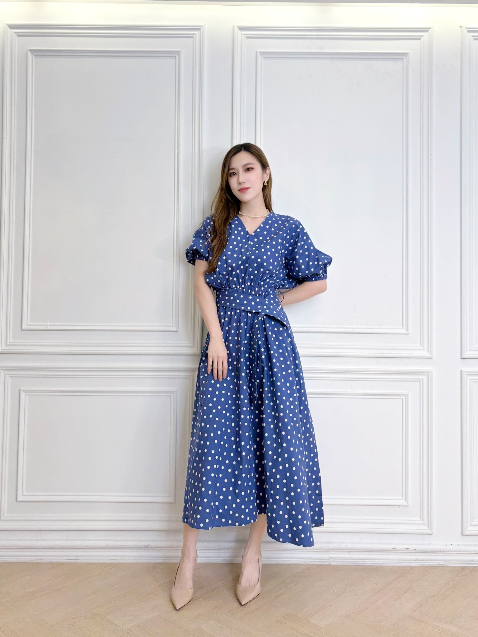 點點V領澎袖傘擺長洋