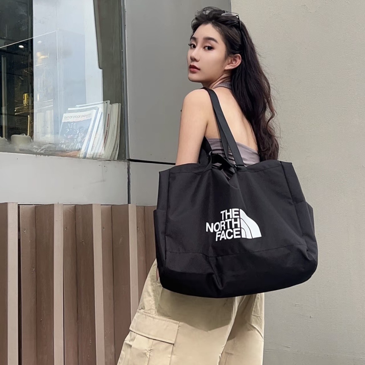 【代購】THE NORTH FACE 大容量 運動休閒 拉鍊開合 健身手提 單肩旅行包