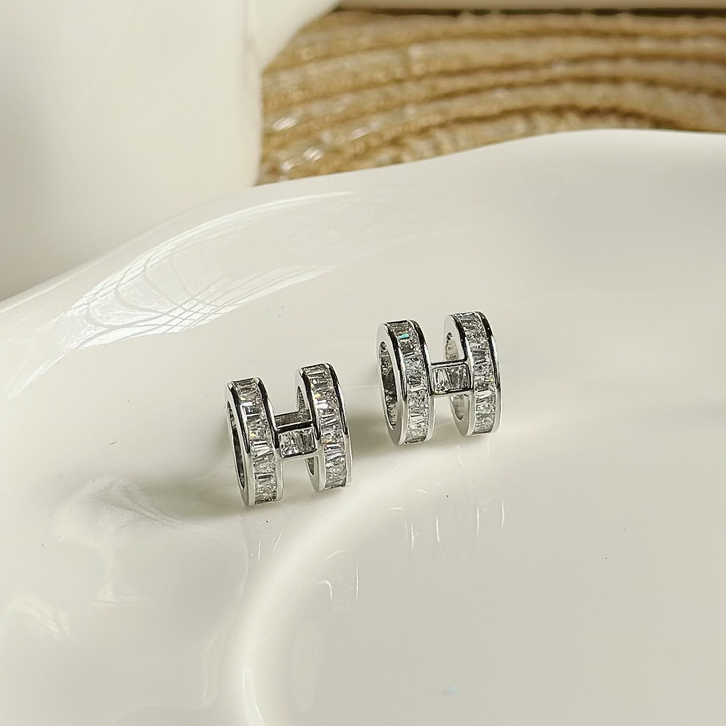 C126立體鋯石字母H耳針