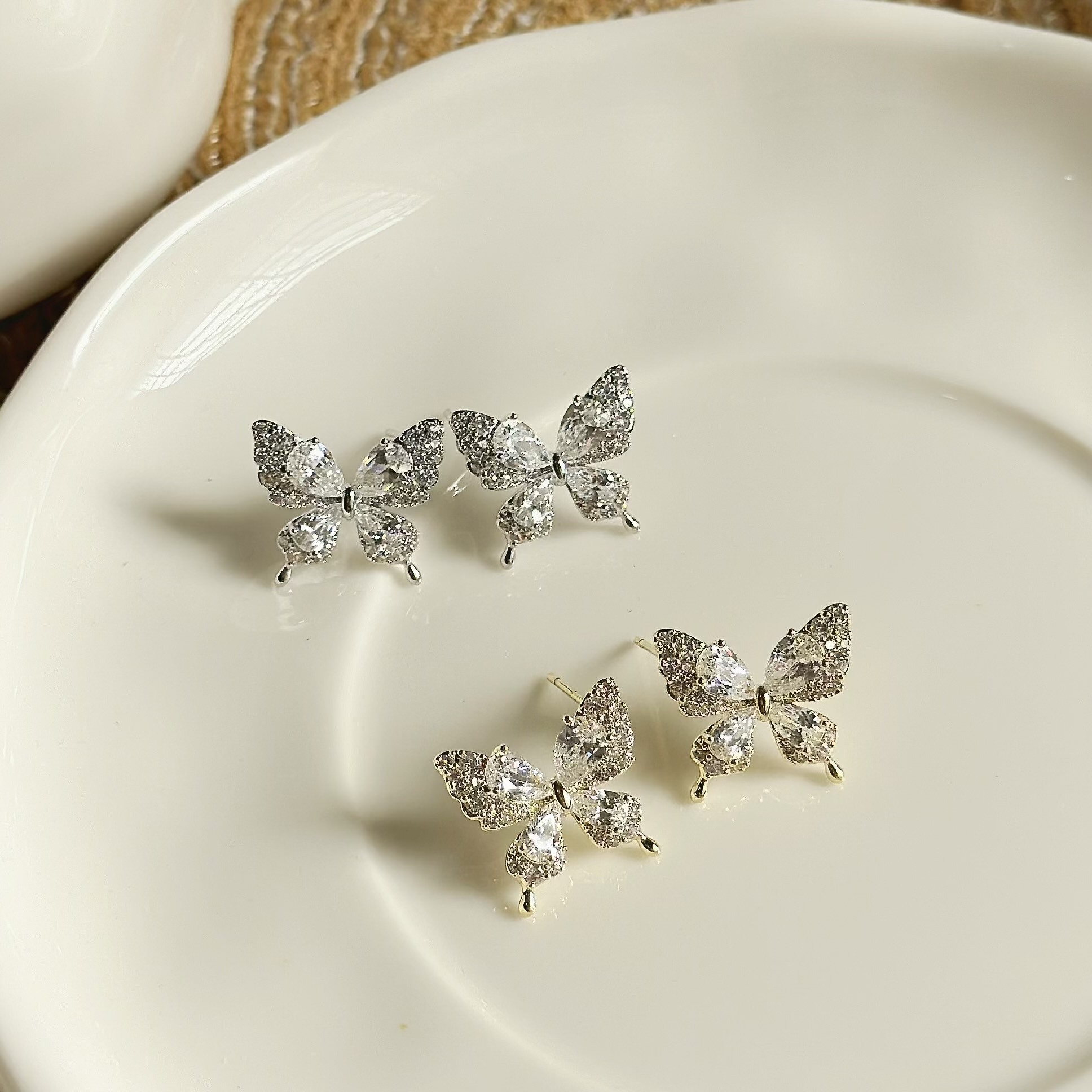 C127鋯石排鑽蝴蝶耳針