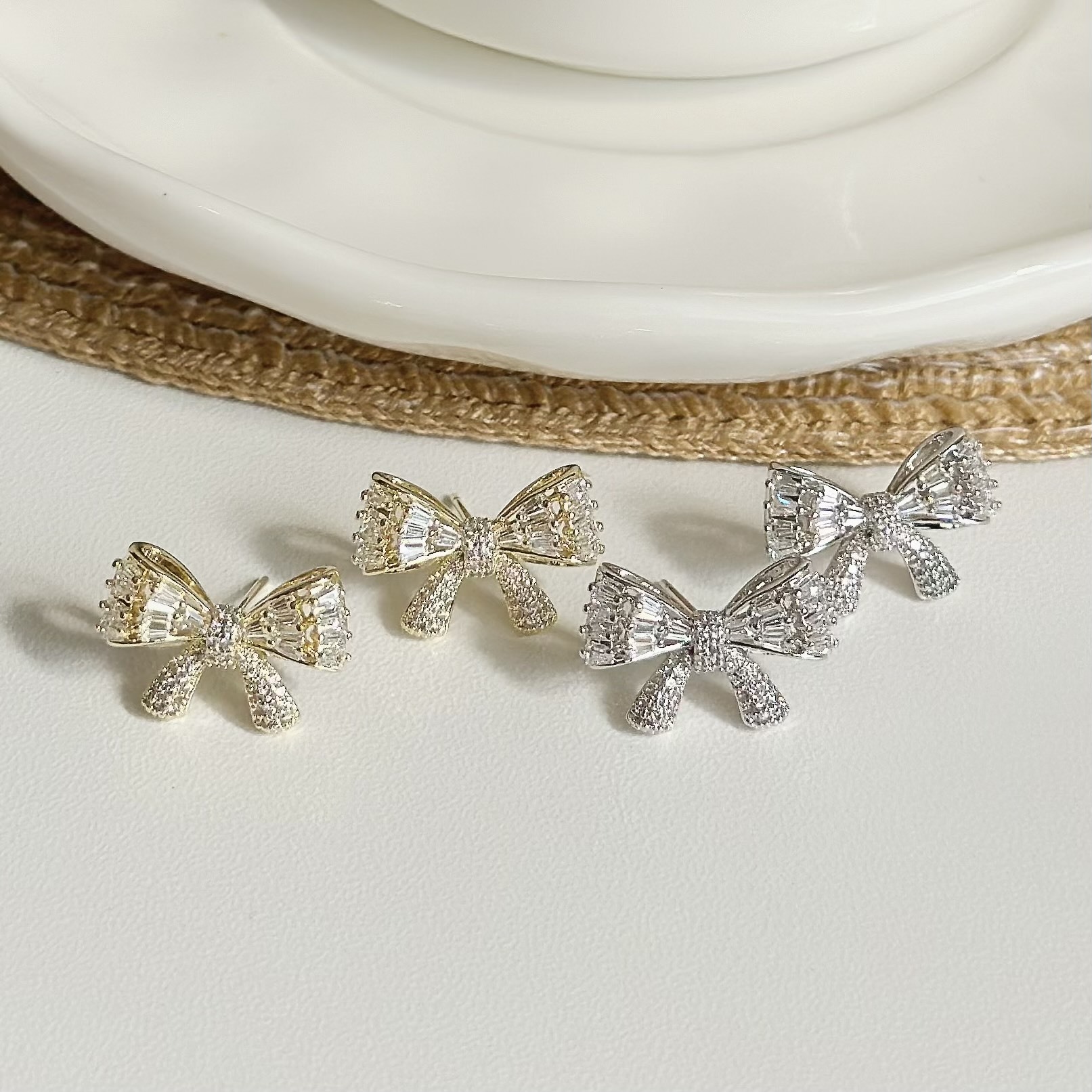 C128鋯石排鑽蝴蝶結耳針