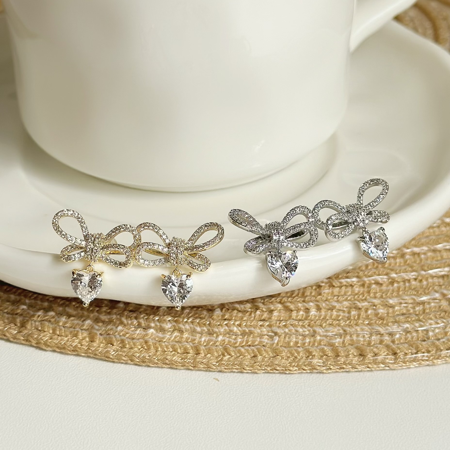 C131滿鑽繞線蝴蝶結愛心鑽垂吊