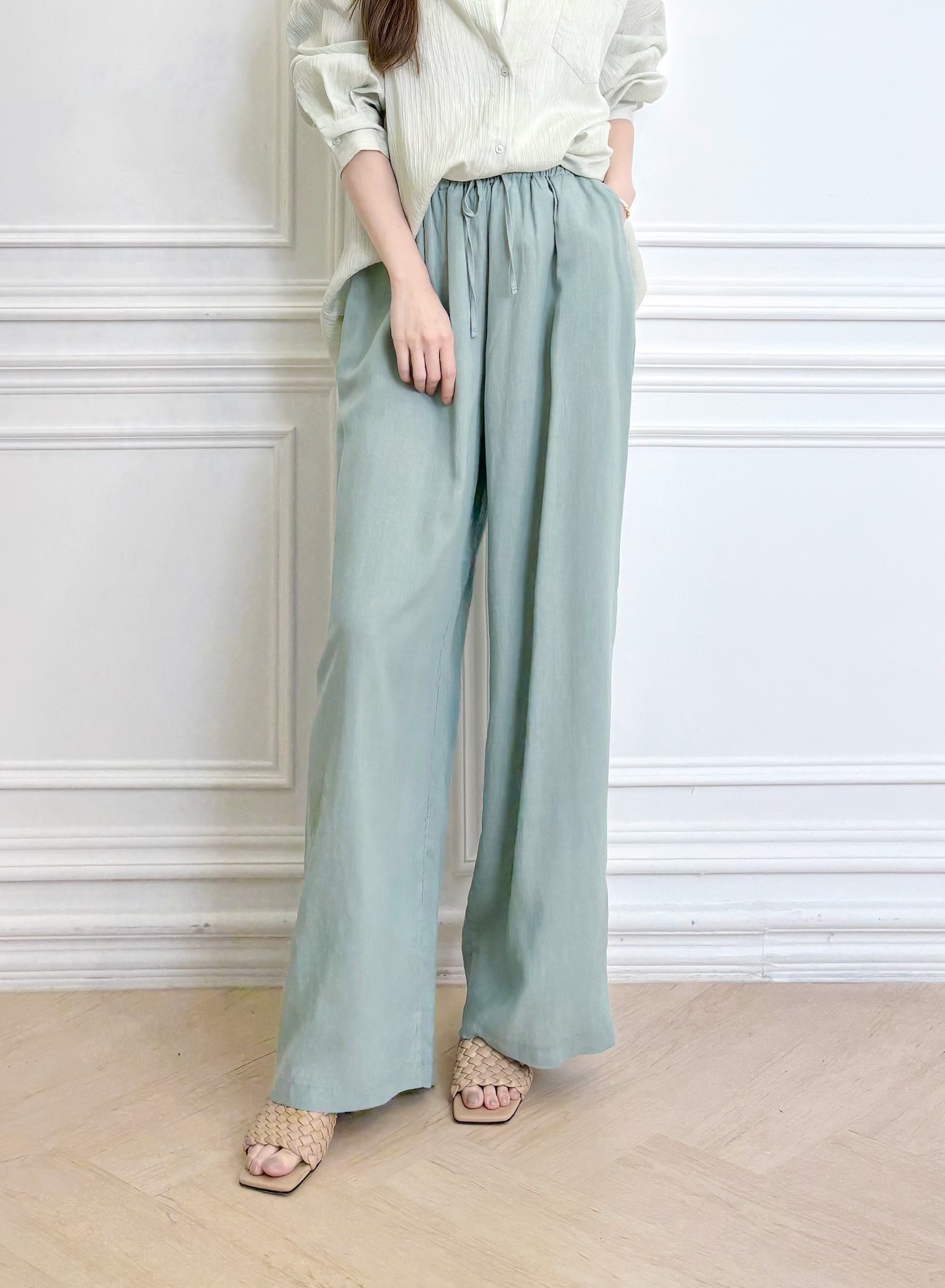 素面抽繩寬褲