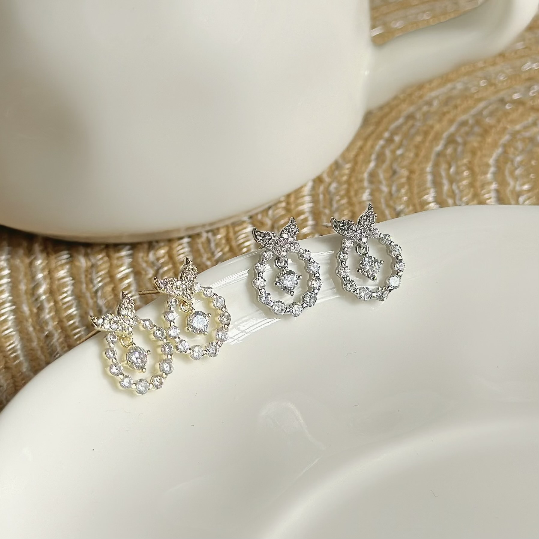 C139滿鑽魚尾鑽圈耳針