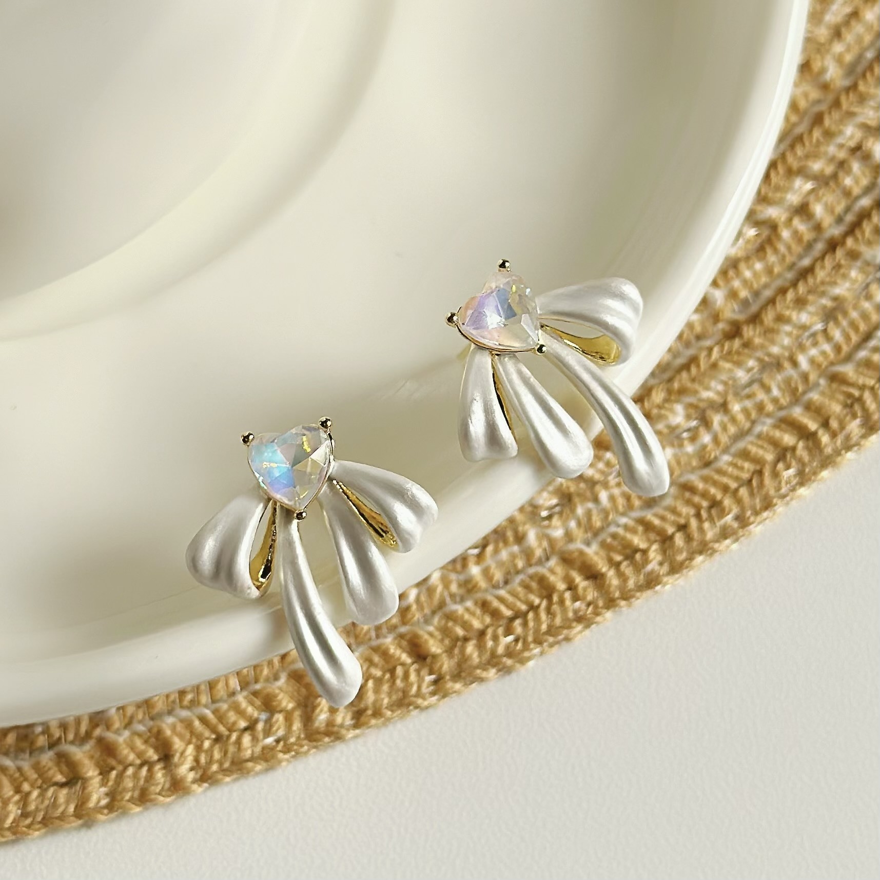 C140愛心鑽霧面垂墜蝴蝶結耳針