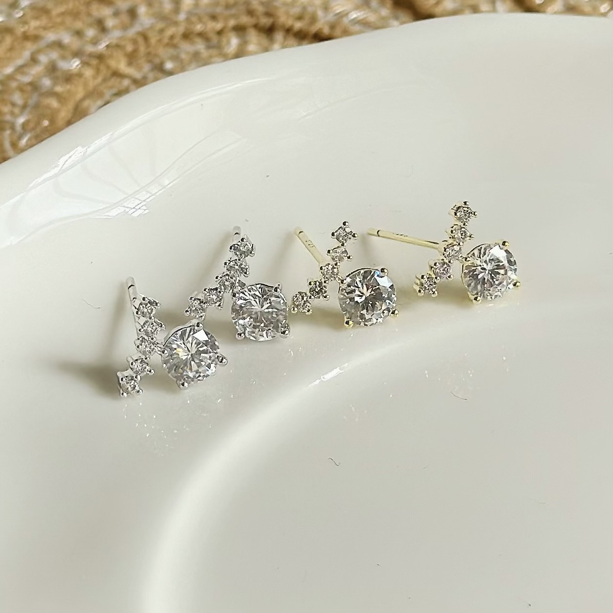 C142排鑽微笑單鑽耳針