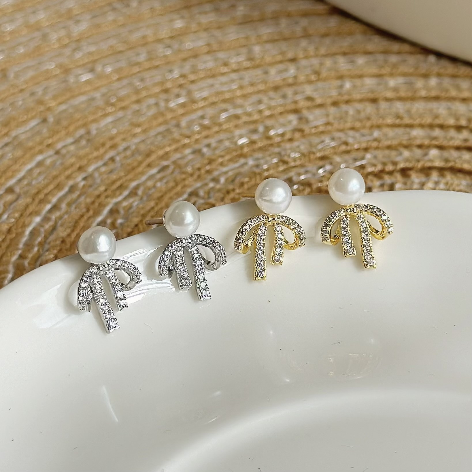 C144天然珍珠垂墜滿鑽蝴蝶結耳針