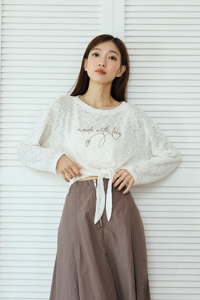 微透感字母下綁帶上衣