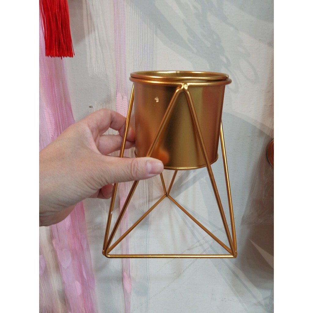 【台灣現貨速發】--幾何風鐵桶花器----金色多邊形鐵桶//花器--''有現貨