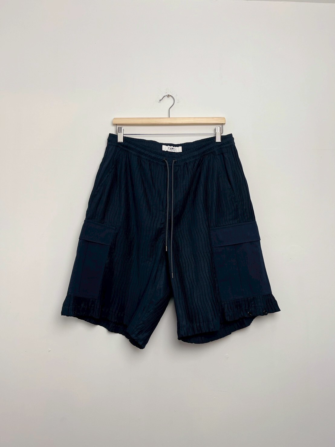 FDMTL 24FA FA24/PN25 PLEATED SHORT CARGO PANTS NAVY SIZE W32