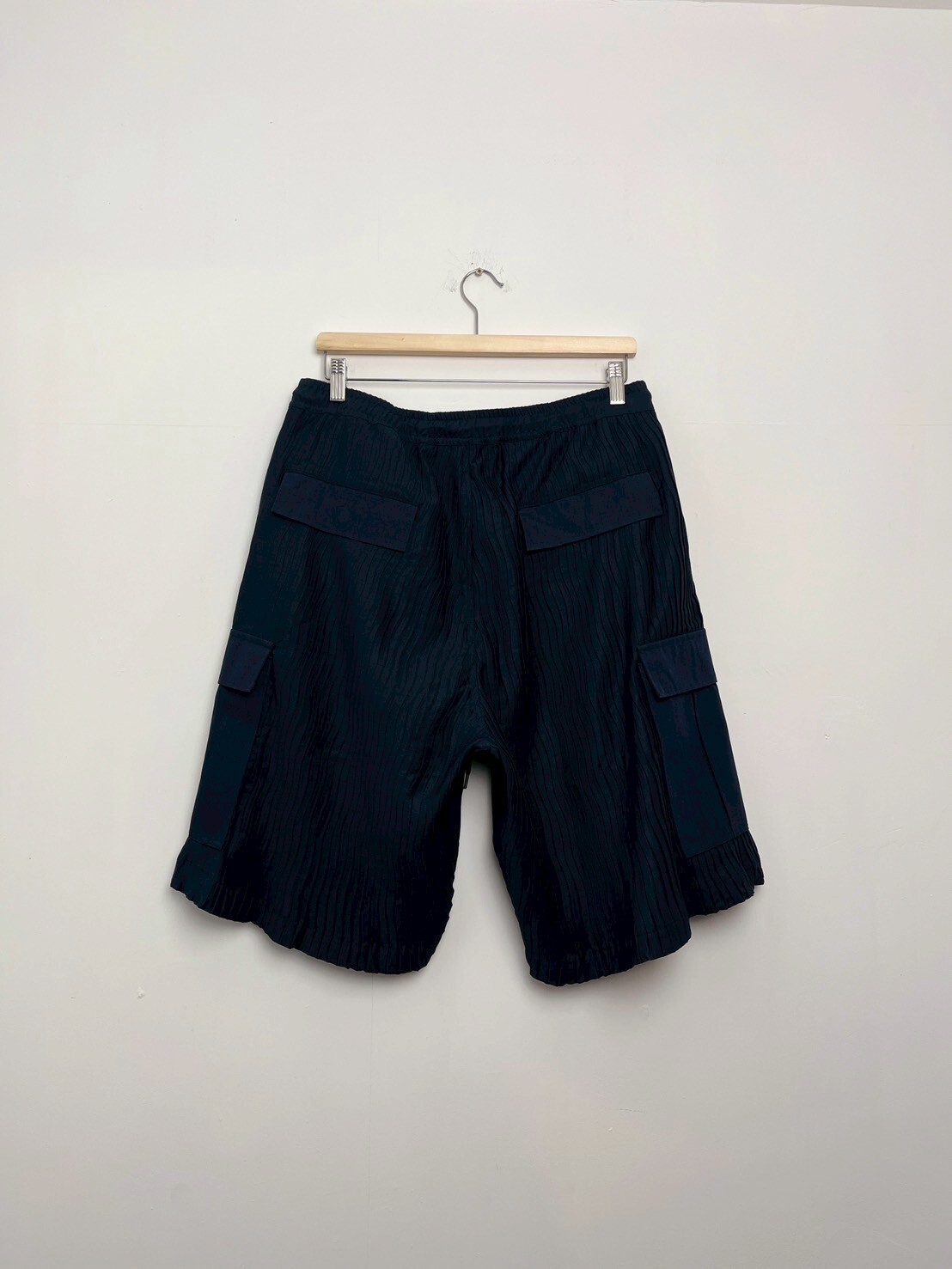 FDMTL 24FA FA24/PN25 PLEATED SHORT CARGO PANTS NAVY SIZE W32