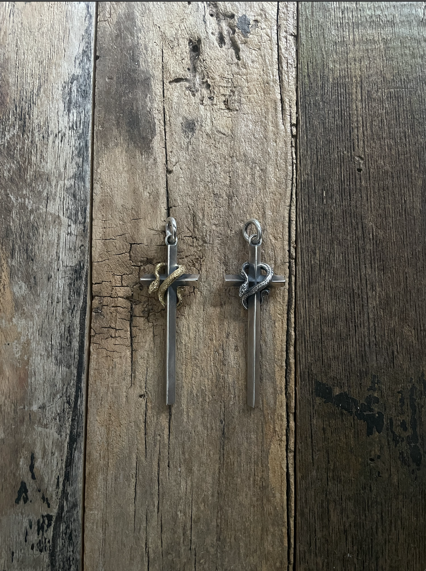 SE-824 snake rolled cross top