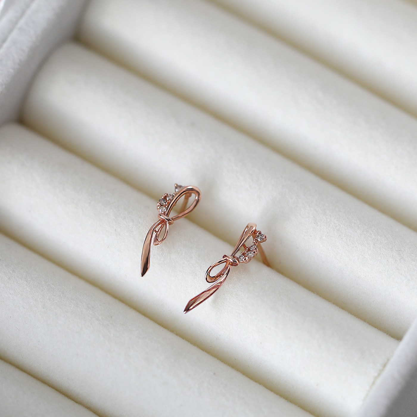 蝶飛 — 5分鑽石耳環