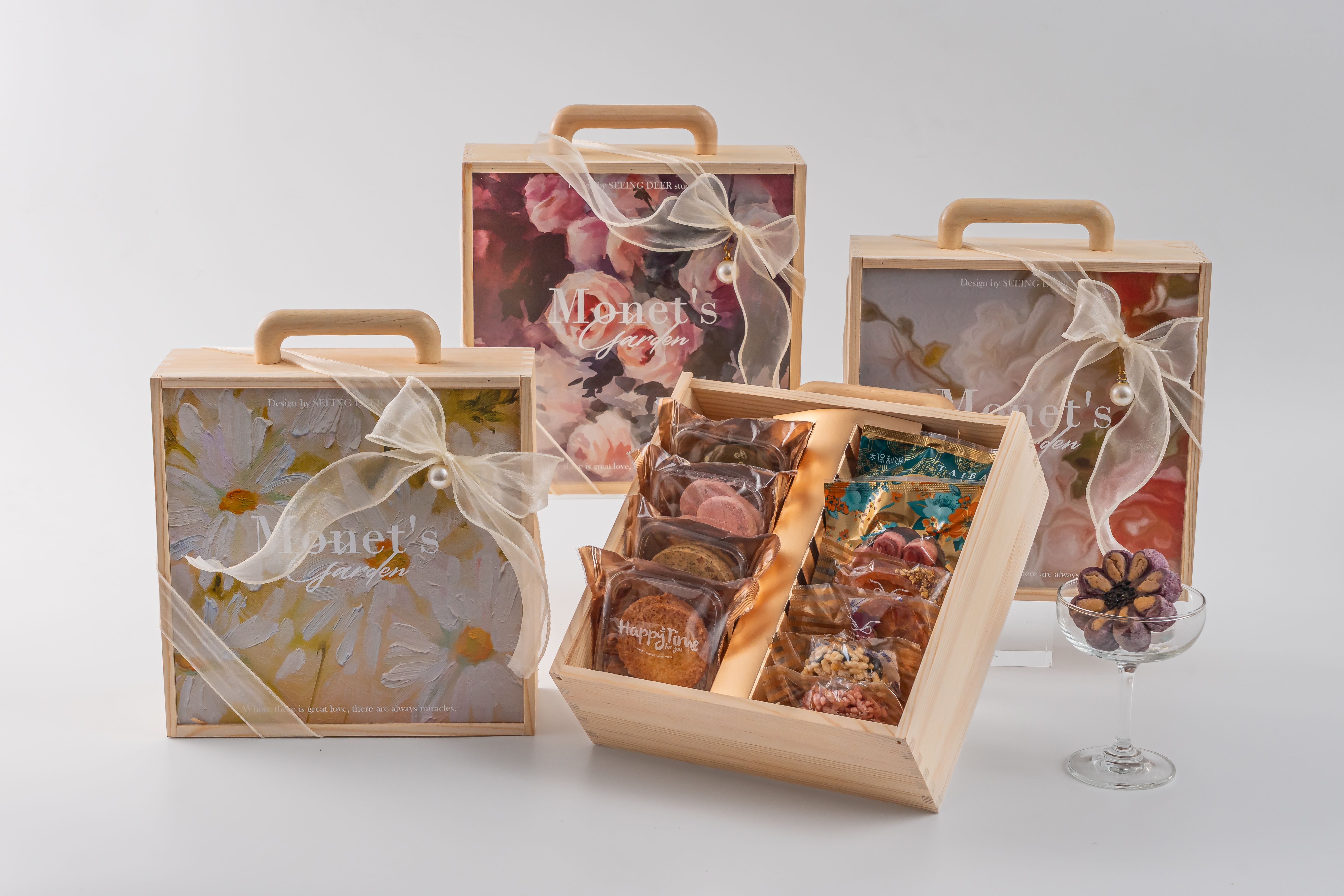 【太保制餅】 花綻木盒