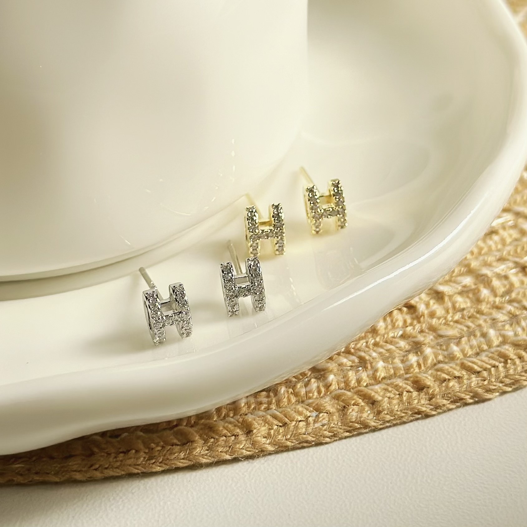 C159排鑽立體字母H小耳針