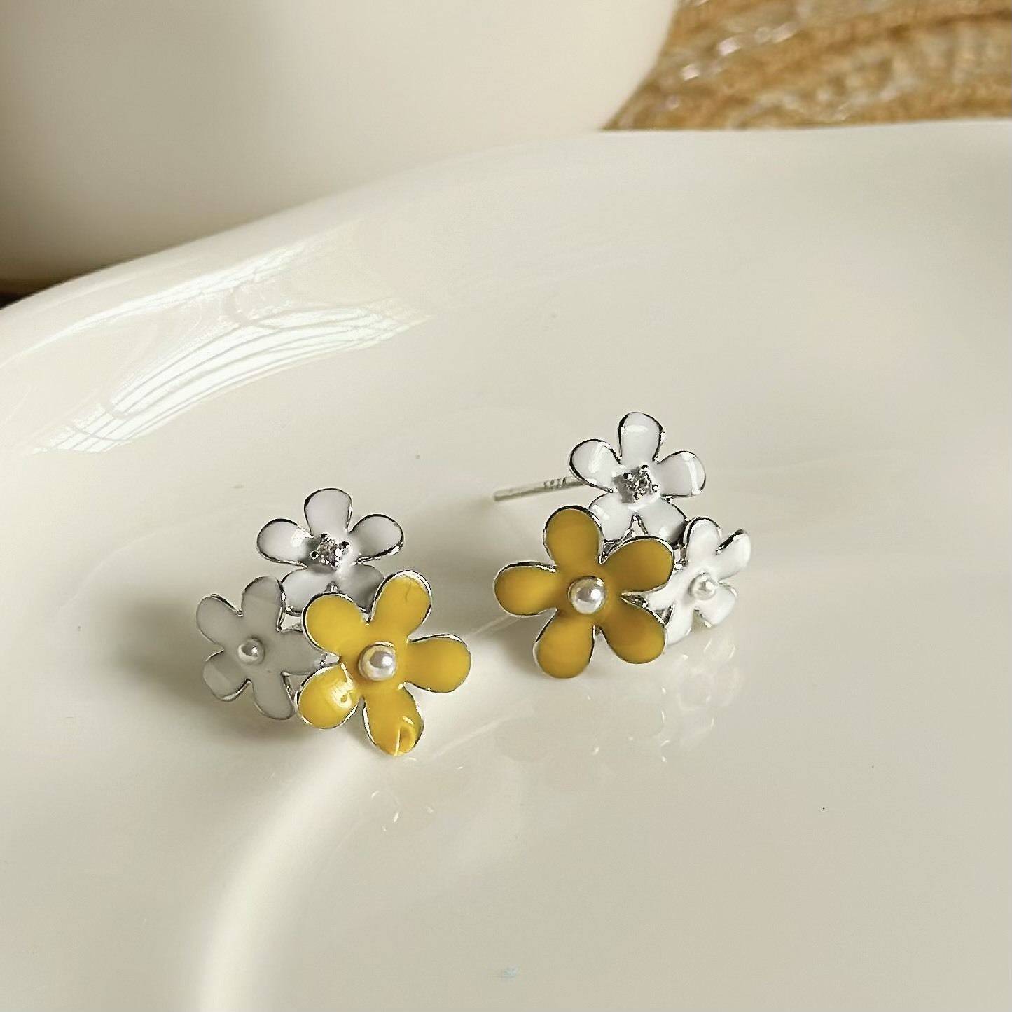 C165烤漆花朵耳針