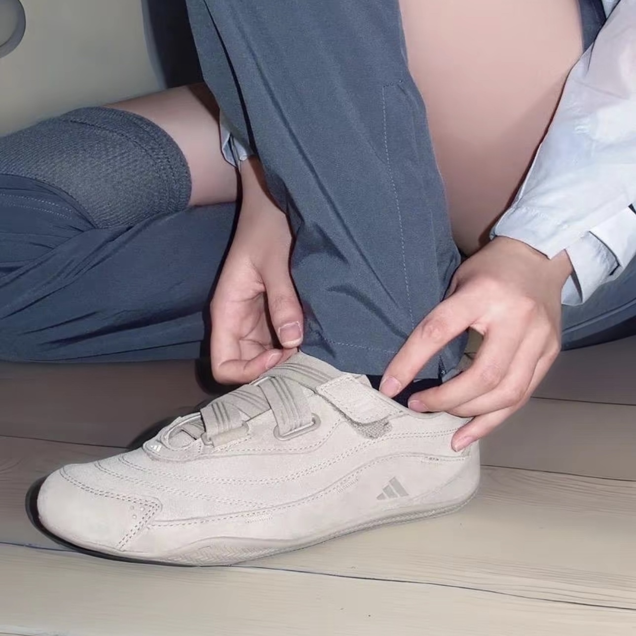 ADIDAS FOS 藕粉 霧粉 休閒鞋 魔鬼氈 大地色 女鞋 愛迪達 JS2445