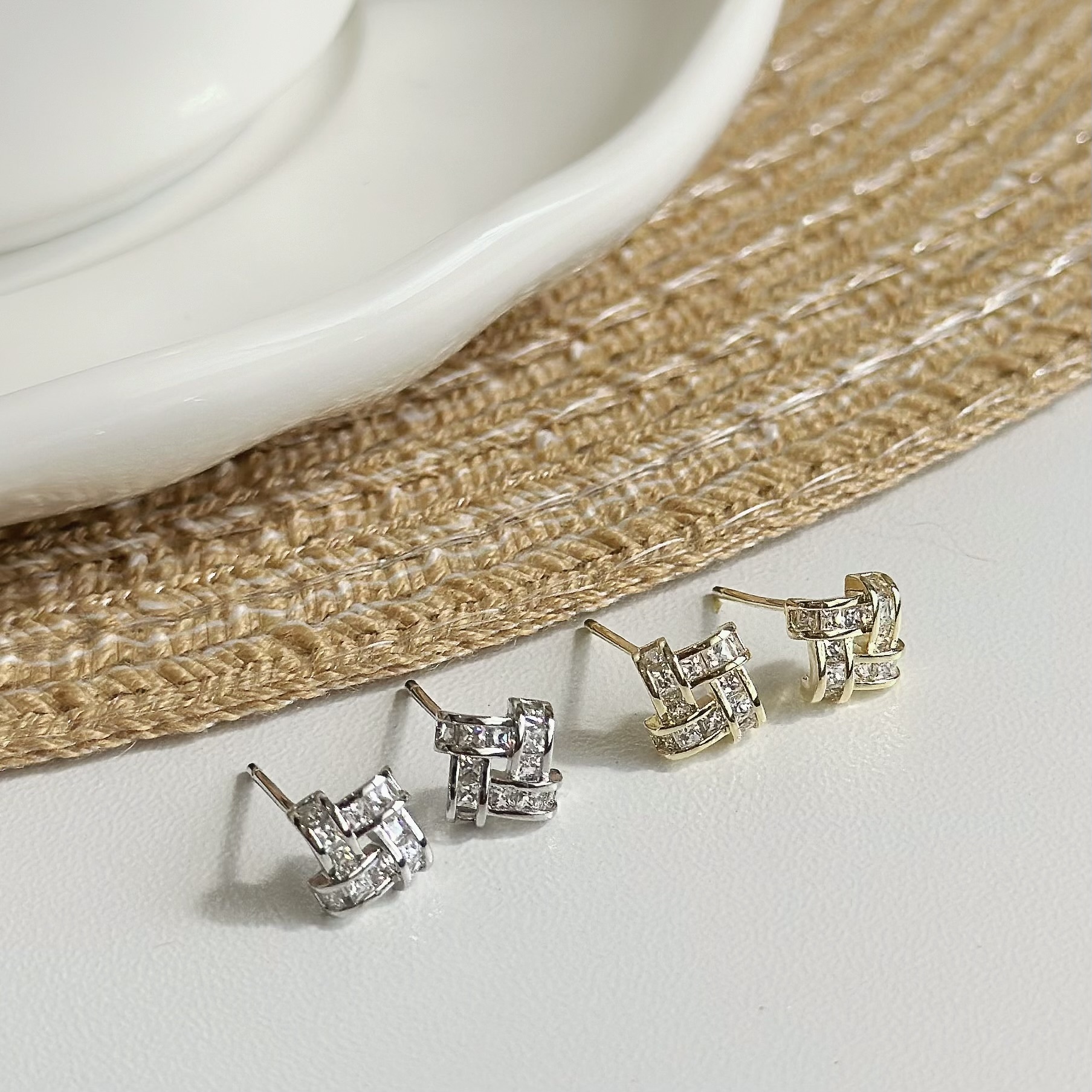 M56鋯石方塊耳針