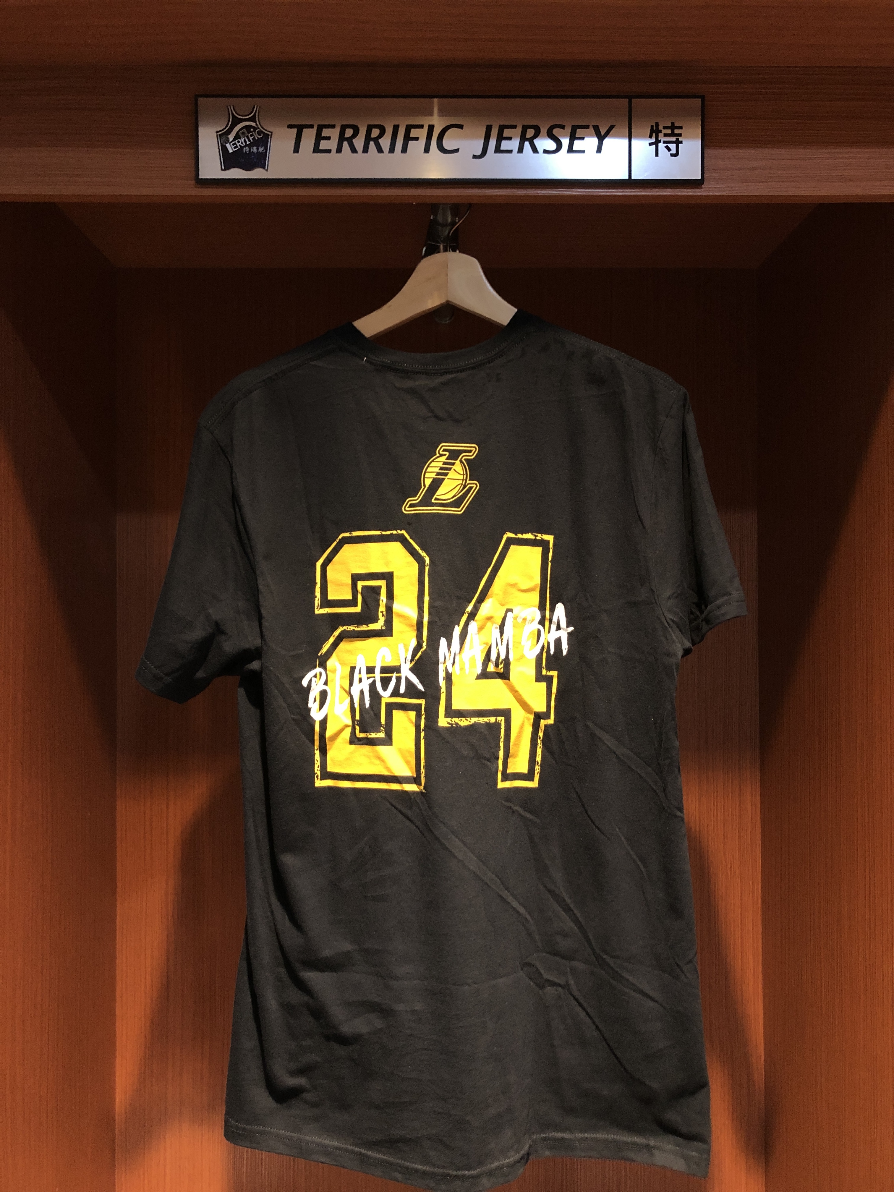 NBA短袖 Kobe Bryant Black Mamba 洛杉磯湖人 草寫黑黃 黑曼巴 Fanatics Tee 棉質 短袖 全新