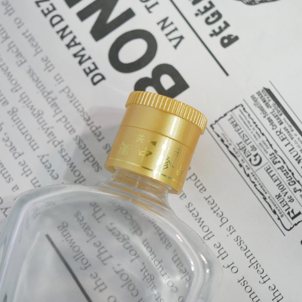 【台灣現貨速發】100ml 無鉛大酒瓶  扁圓形*瓶蓋有字樣**有塑膠瓶塞''密封