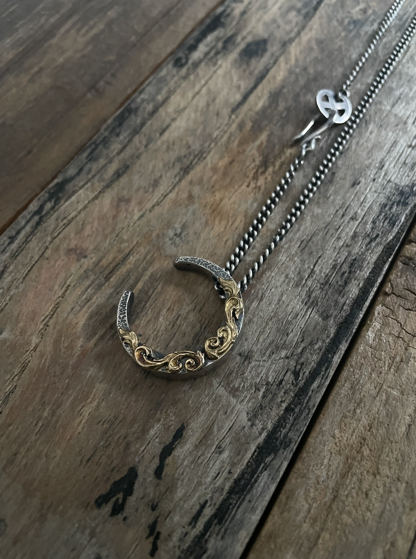 SE-1445 Moon w scroll/0.8mm chain