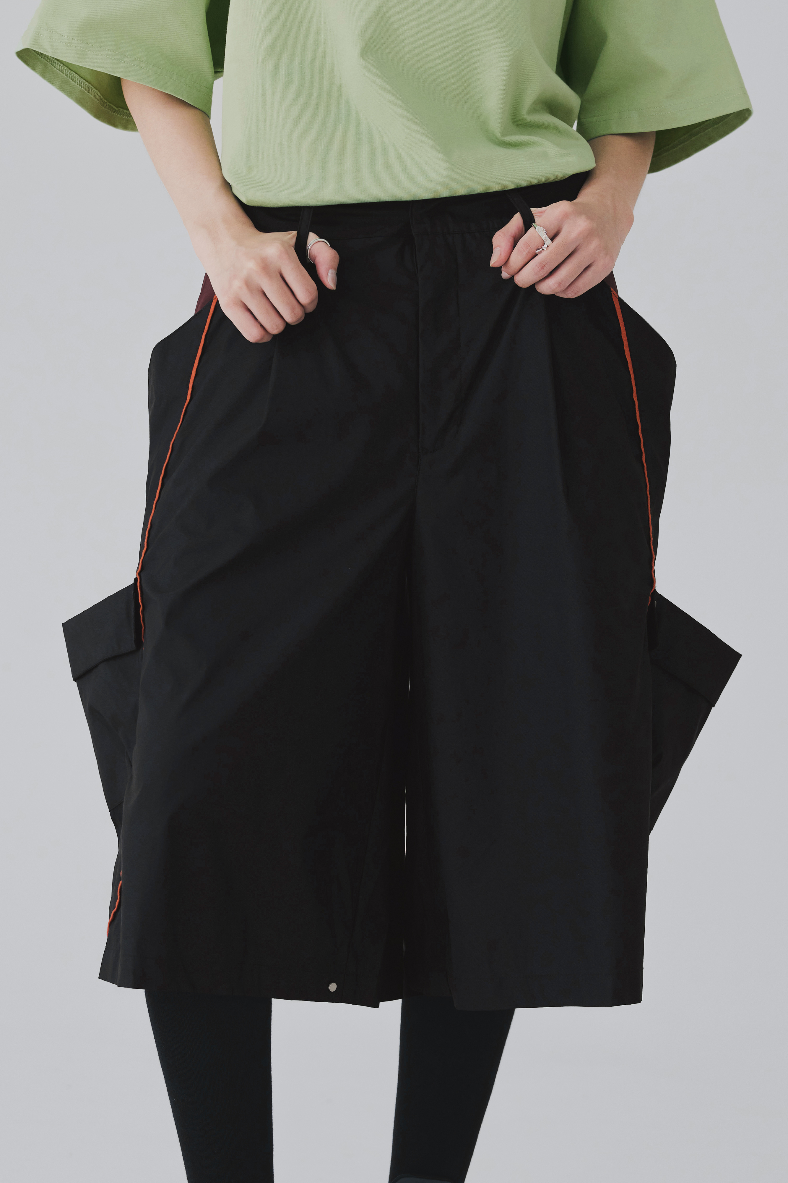 Overset Pocket Cropped Trousers｜Black