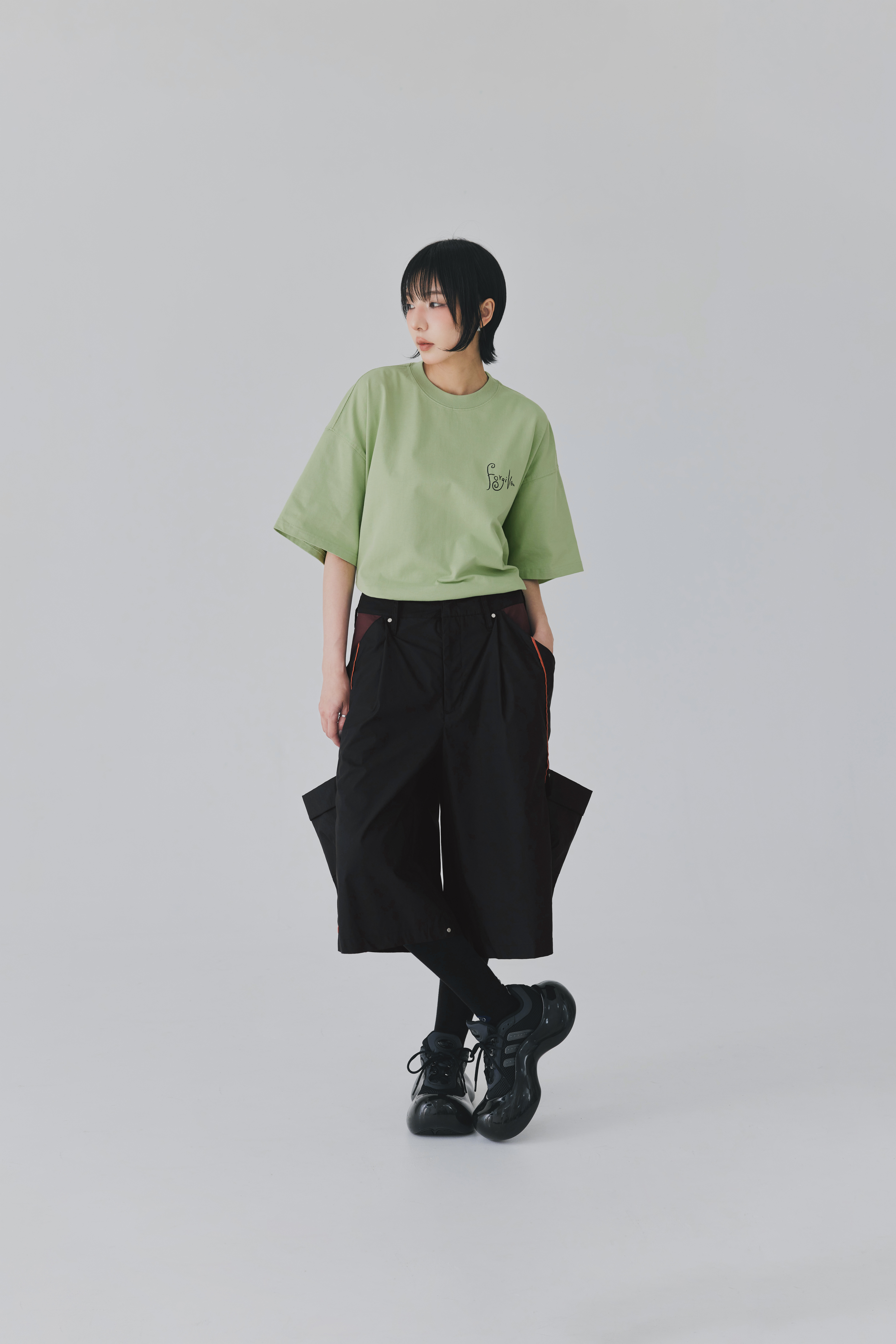 Overset Pocket Cropped Trousers｜Black