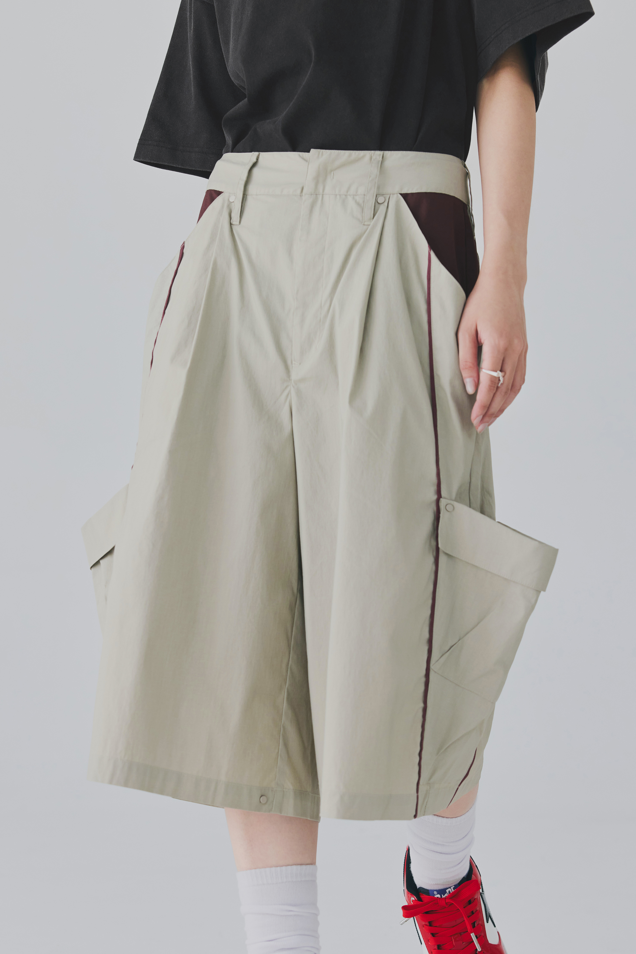 Overset Pocket Cropped Trousers｜Light Gray