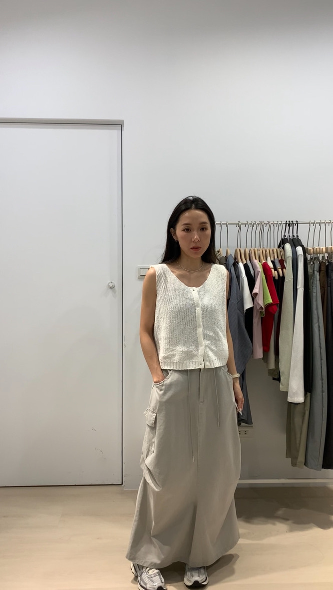 (現貨) 100分百搭又顯瘦的基礎款針織排釦背心 (有磅數針織) _1200
