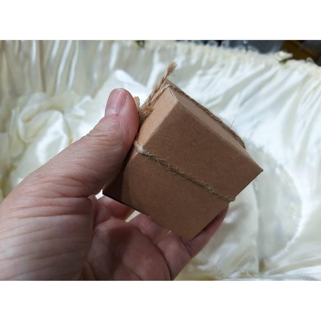 【台灣現貨速發】聖誕牛皮紙盒 禮物盒 糖果盒｜有麻繩 吊卡｜一組3元**