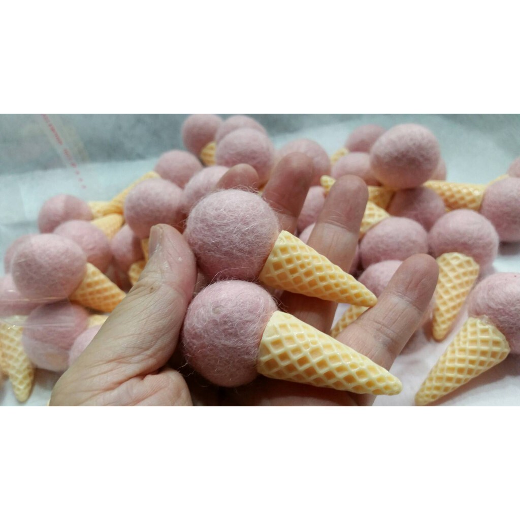 【台灣現貨速發】【台灣現貨】羊毛氈小玩偶 毛氈玩偶 花圈材料 聖誕花圈材料