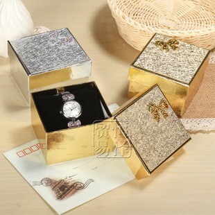 【台灣現貨速發】精美金銀禮品盒//纸盒 枕頭配套 手錶盒展示盒//蝴蝶结盒‘有現貨