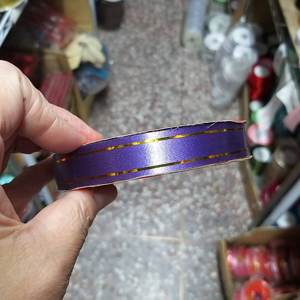 【台灣現貨速發】1.8公分金邊塑膠彩帶