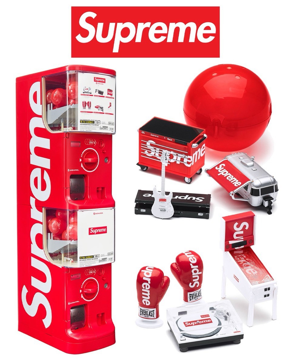 Supreme®/Bandai®  扭蛋系列
