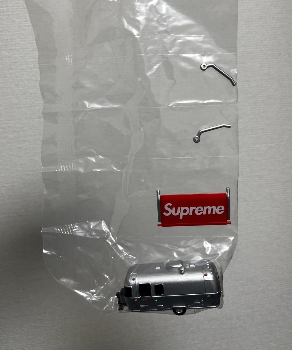 Supreme®/Bandai®  扭蛋系列